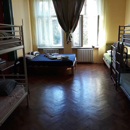 Mountain Tale Hostel Brassó Kültér fotó