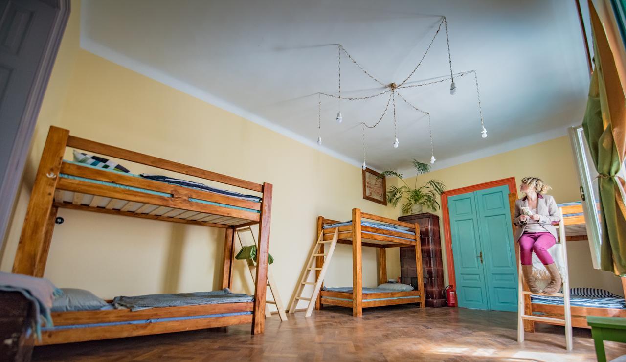 Mountain Tale Hostel Brassó Kültér fotó