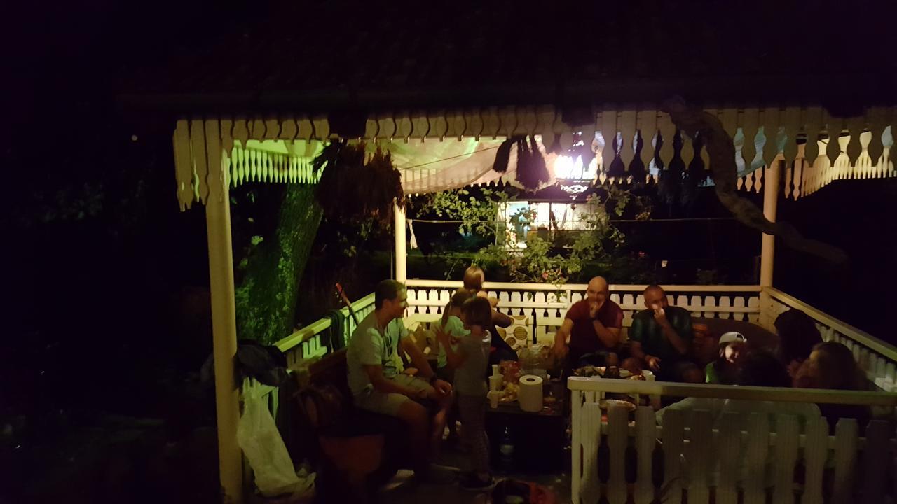 Mountain Tale Hostel Brassó Kültér fotó