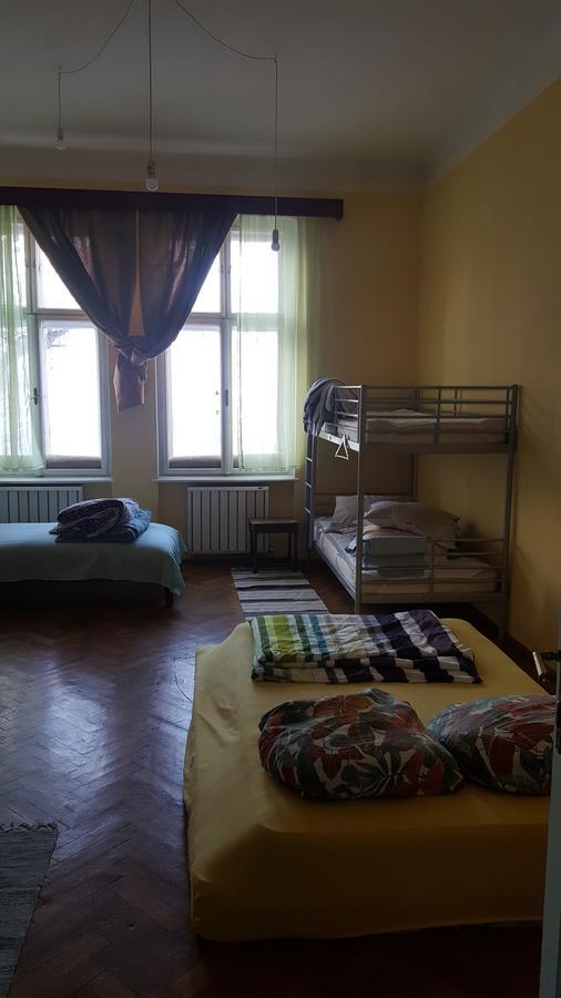 Mountain Tale Hostel Brassó Szoba fotó