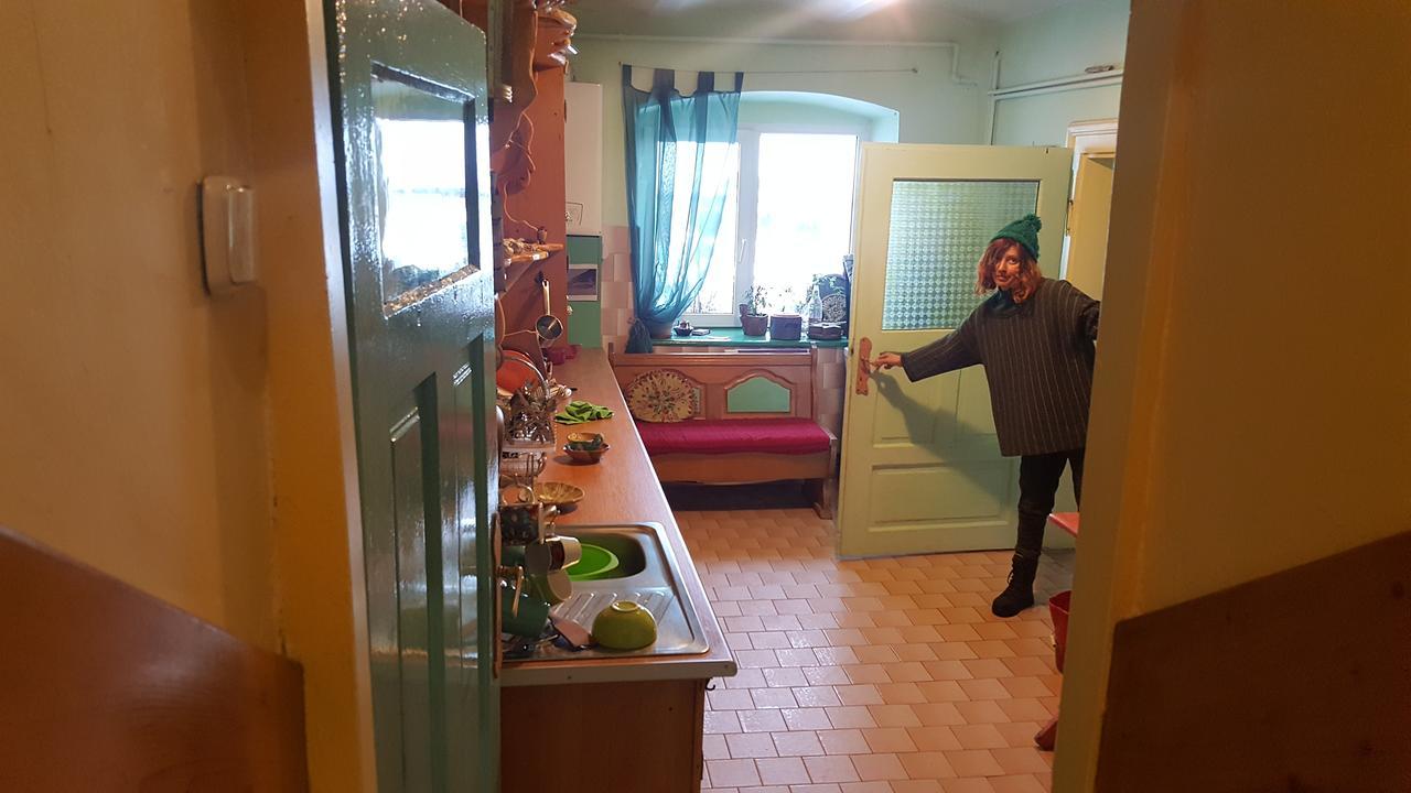 Mountain Tale Hostel Brassó Szoba fotó